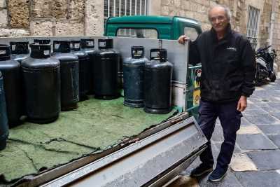 La storia di "Vito delle bombole" e del vecchio mestiere di portare il gas nelle case dei baresi